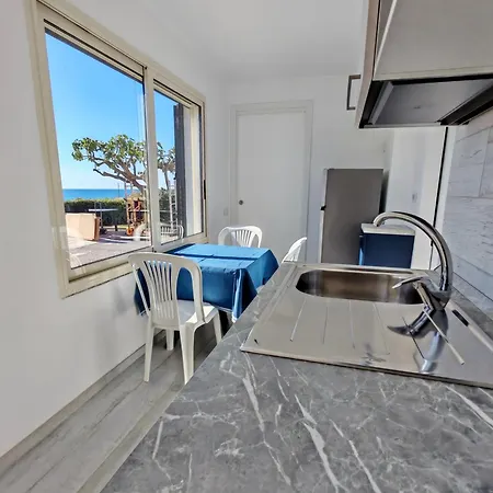 Maestrale Vista Mare E Privata Апартаменты *